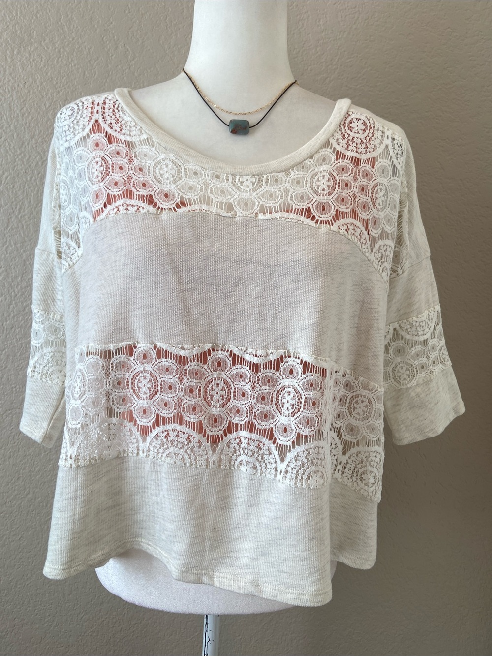 Cream Lace Panel Scoop Neck, Oversized, Crop Top. Sz S, Lovemarks brand.